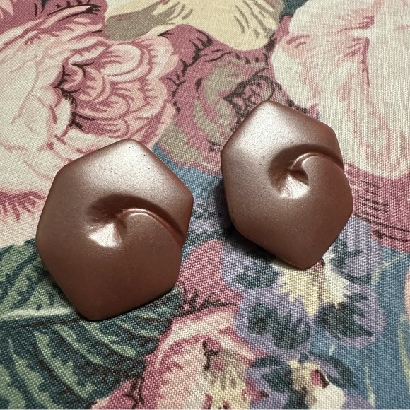 Vintage Pastel Pink Pearled Hexagon Swirl Post Back Earrings - Picture 2 of 6